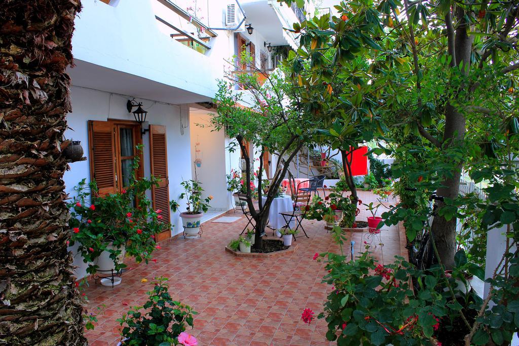Vaya Zorba Studios Skiathos Room photo