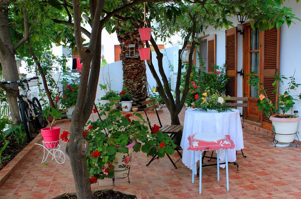 Vaya Zorba Studios Skiathos Room photo